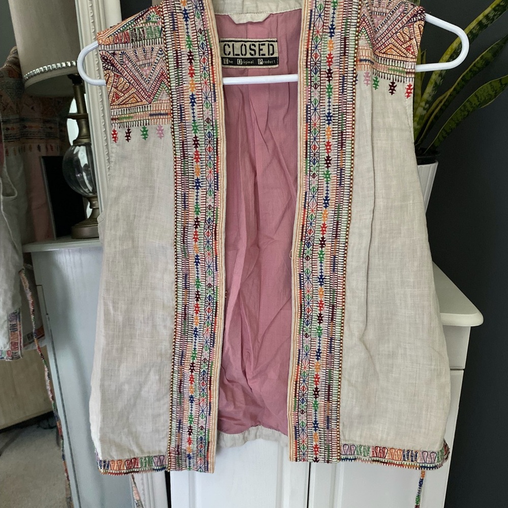 Vest - Picture 2 of 12